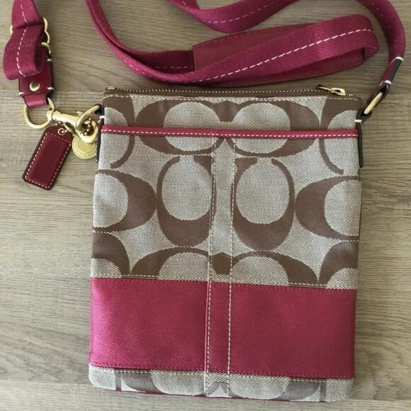 Coach Signature Shoulder Crossbody Bag Cranberry Stripe, Trim, Strap 2 Hangtags - Picture 5 of 8